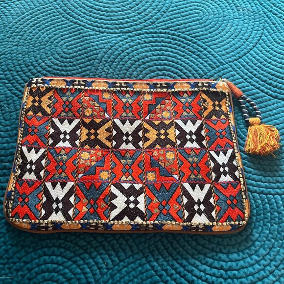 Steve Madden Embroidered Zip Clutch - Picture 1 of 3